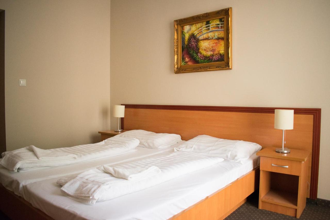 P4W Hotel Residence โซมบ็อตเฮย์ ภายนอก รูปภาพ