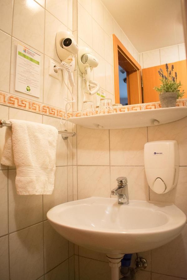 P4W Hotel Residence โซมบ็อตเฮย์ ภายนอก รูปภาพ