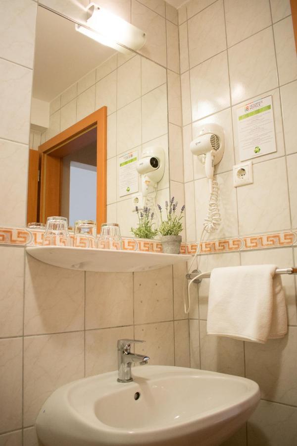 P4W Hotel Residence โซมบ็อตเฮย์ ภายนอก รูปภาพ