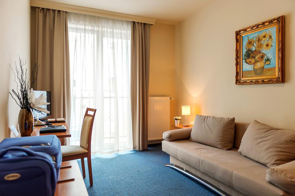 P4W Hotel Residence โซมบ็อตเฮย์ ภายนอก รูปภาพ
